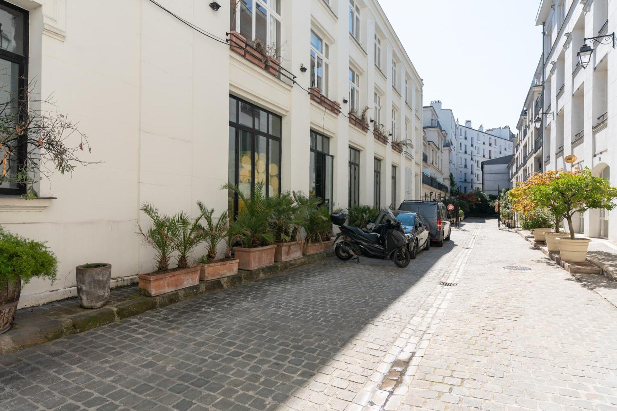 Chic For 2 Near Bastille *